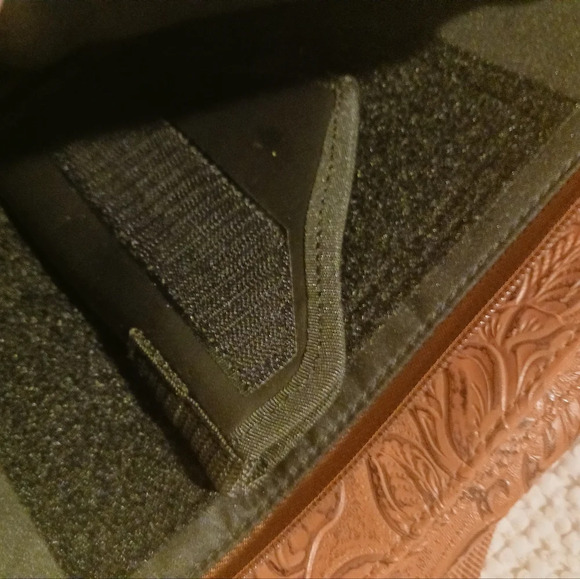 Concealed Carry Tan Tooled Cowhide Organizer Crossbody by Gun Tote'n Mamas EUC - Picture 12 of 16